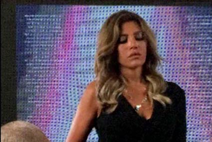 نشرت الممثلة ريهام حجاج صورة من كواليس  تصوير عمل جديد، وظهرت في الصورة تقف وهي مغمضة العينين، وعقّبت عليها قائلة إنها من التعب تنام وهي واقفة.
