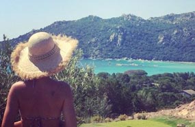 أثارت ميريام غضب الصائمين بصور إجازتها