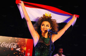 ميريام فارس تلوح بعلم مصر في احتفالية لوصول كأس العالم مصر