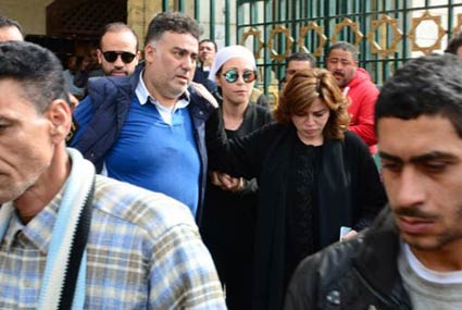 إلهام شاهين ومنة شلبي مع تامر حبيب