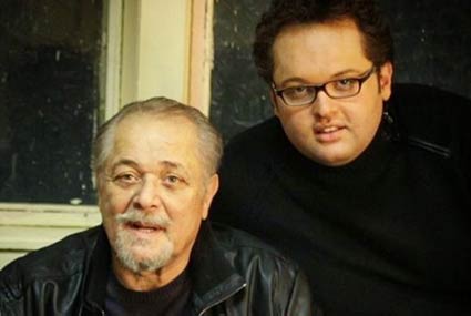 محمود عبد العزيز مع ابنه