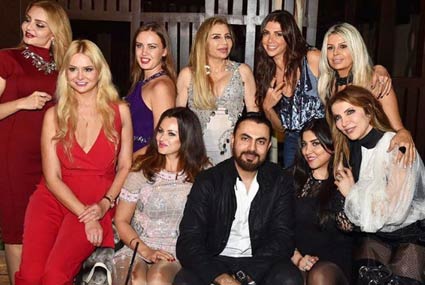 محمد كريم‎ وسط أصدقائه في عيد ميلاده