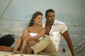 محمد نور على اليخت مع حبيبته في كليب &quot;حلوة الأيام&quot;
