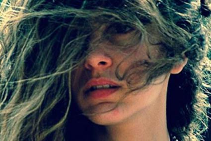 جميلة عوض بالشعر الطويل