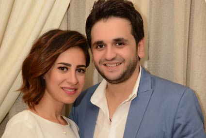 مصطفى خاطر مع عروسه روان هلال