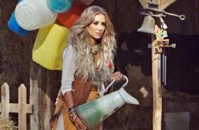 مايا دياب في لقطة من الكليب