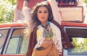 مايا في لقطة من كليب &quot;قاطفين&quot;