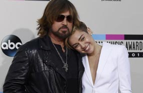 مايلي سايرس مع والدها