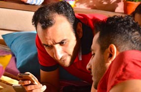 حلمي مع المخرج عمرو سلامة بكواليس الفيلم