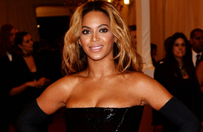 بيونسيه تحاول إخفاء حملها بفستان جيفونشي