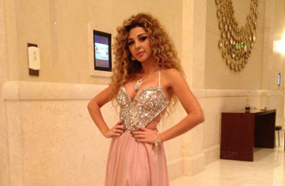 ميريام ترتدي فستان من تصميم والدتها