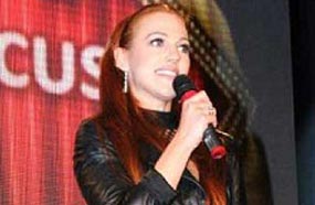 مريم أوزيرلي متألقة في حفل جوائز الكريستال 2