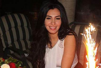 ميريهان حسين مع كعكة عيد ميلادها