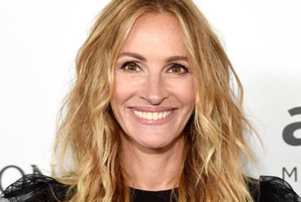 روبرتس في حفل amfAR  الخيري في أكتوبر الجاري.