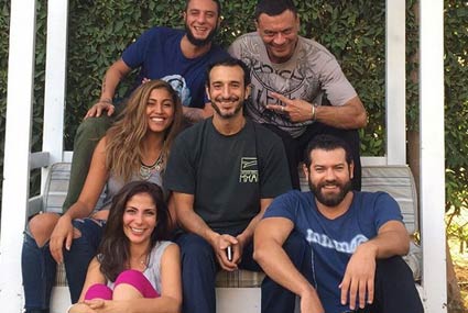 صورة للمجموعة مع المدرب