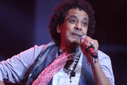 محمد منير في حفله بجامعة مصر