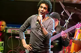 النجم الأسمر تألق كعادته