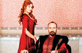 مريم أوزرلى مع هاليت أرجنتش 