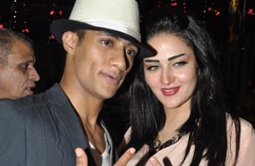 محمد رمضان وزوجته نسرين أبو النجا.