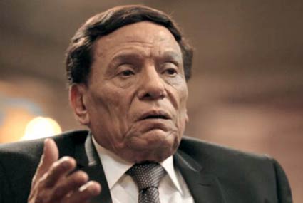 اندلع حريق بفيلا الفنان عادل إمام بمنطقة المنصورية أمس الثلاثاء 6 فبراير، وتمكنت قوات الحماية المدنية من السيطرة على الحريق واتضح أن سببه هو اشتعال النار بمخلفات بجوار الفيلا، وكشفت التحقيقات أن سبب الحريق اندلاع النار أسفل شجرة بجوار سور الفيلا الخارجى.