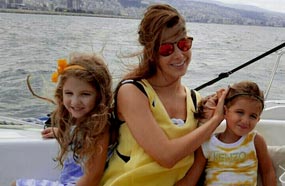 نانسي عجرم مع ميلا وإيلا