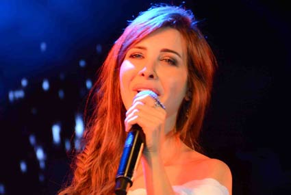 نانسي عجرم تشدو بأغنية من أغانيها