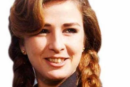 كانت تعتقد في طفولتها أن صوتها سيء، ولذلك كانت كثيرة الصمت وقليلة الكلام.