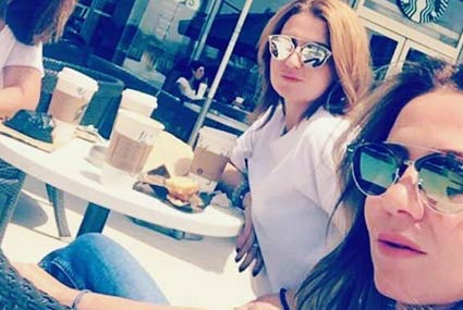 نشرت الممثلة هنا شيحة صورة مع شقيقاتها مايا ورشا  وكتبت "وقت الشقيقات"وعبرت عن اشتياقها لشقيقتهما الرابعة حلا.
