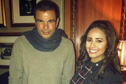 نشرت المطربة الشابة رنا سماحة صورة لها مع المطرب الكبير عمرو دياب وكتب تعليقا عليها "إنه الهضبة يا سادة" دون أن تكشف عن سبب لقائهما.
