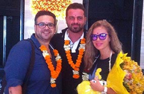 نيكول سابا مع زوجها الفنان يوسف الخال ومدير أعمالها وائل المصري