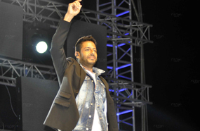 حماقي لحظة صعودة على المسرح