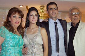 نبيل الحلفاوي وزوجته مع العروسين