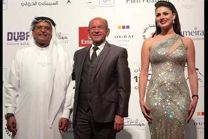 رئيس مهرجان دبي مع لطفي لبيب ونجلاء بدر