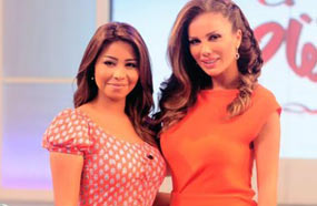 نيكول وشيرين في صورة من برنامج &quot;تفاحة&quot; 