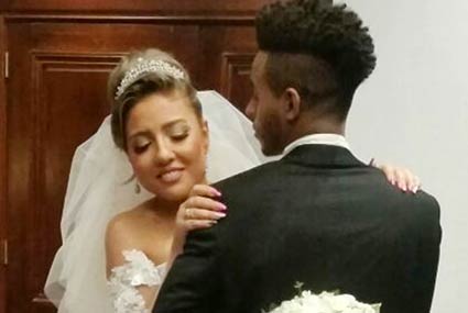 مي كساب وأوكا أثناء التقاط إحدى صور جلسة التصوير