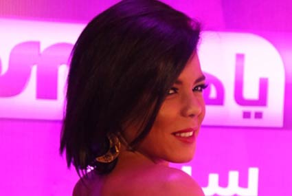 ناهد السباعي بفستان كشف عن تاتو ظهرها