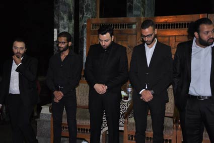 مدين في مقدمة السرادق