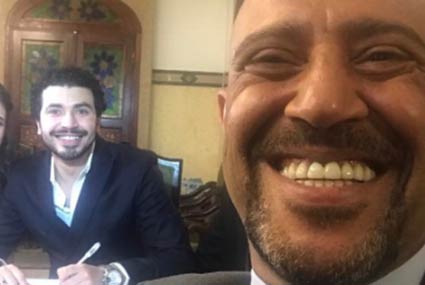 أشرف عبد الباقي‎ حرص على أن يكون شاهدا على عقد قران كل نجوم فرقته "مسرح مصر".