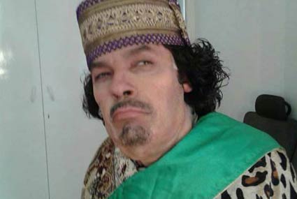 علاء مرسي‎ في شخصية معمر القذافي