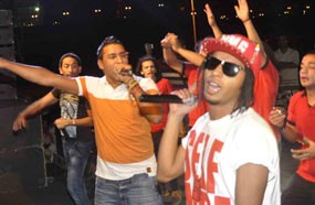 الثلاثي على المسرح