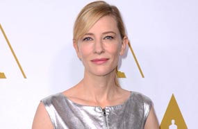 كيت بلانشيت مضيئة بالفضي على السجادة الحمراء في حفل مرشحي الأوسكار، والتي قد تنال جائزة أفضل ممثلة عن دورها في فيلم وودي آلان "Blue Jasmine"