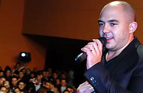 الفنان الشاب محمود العسيلي