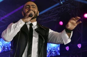 تامر حسني يغني في ستاد القاهرة في مساء السبت 14 ديسمبر