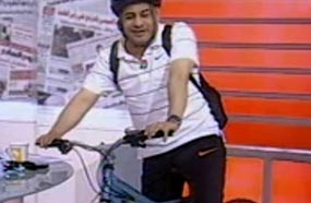 القرموطي يعتلي دراجة هوائية