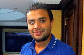 رامي صبري يحمل غلاف ألبومه الجديد