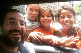 أحمد حلمي ينشر البسمة