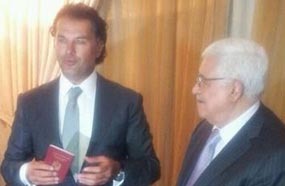 راغب علامة يحصل على الجنسية الفلسطينية من أبو مازن