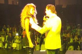 راغب علامة مع مايا دياب على المسرح