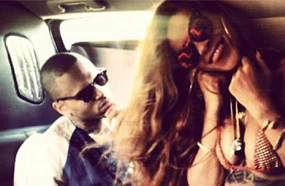 ريانا وابتسامة عريضة