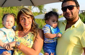 رامي وزوجته وأولاده